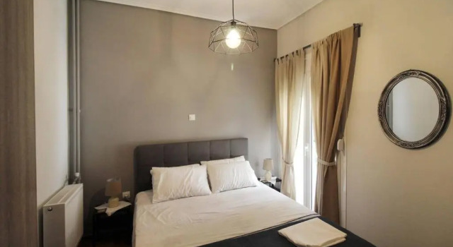 Luxury flat in Hilton, central Athens, 3' metro, VFM!