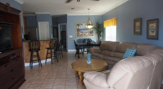 Large Beach House with Great Oceanviews, Game Room, Swimming pool