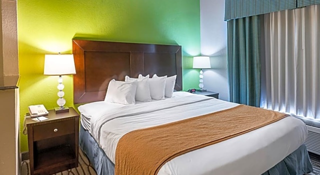 Номер Standard Quality Suites Sulphur