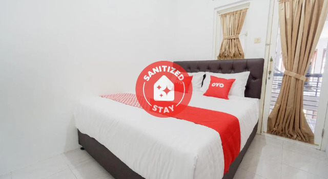 RedDoorz Syariah near PGC Cililitan, Book Hotel Jakarta Jakarta Province