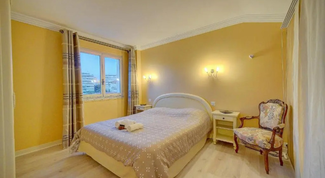 SUPERBE DUPLEX IDEALEMENT SITUE PROCHE PLAGES AVEC GRANDE TERRASSE VUE PORT !l A1B59