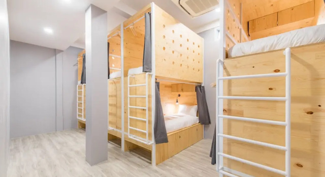 Кровать в общем номере (женский номер) Norn Yaowarat Hotel