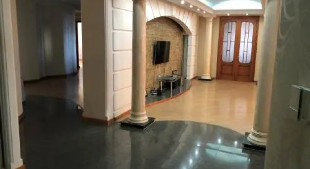 AGE, Prenota Hotel Hotel a Tbilisi con parcheggio, Parcheggio