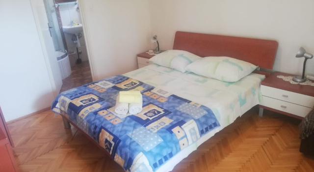 Apartment Marija2  - close to the center: A2 Jelsa, Island Hvar, Prenota Appartamento Hotel a Croatian Islands con parcheggio, Parcheggio