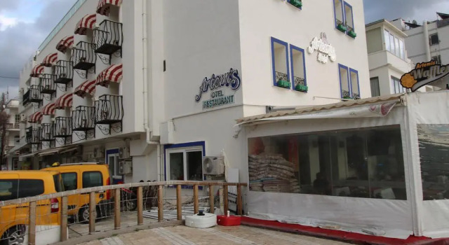 Artemis Hotel