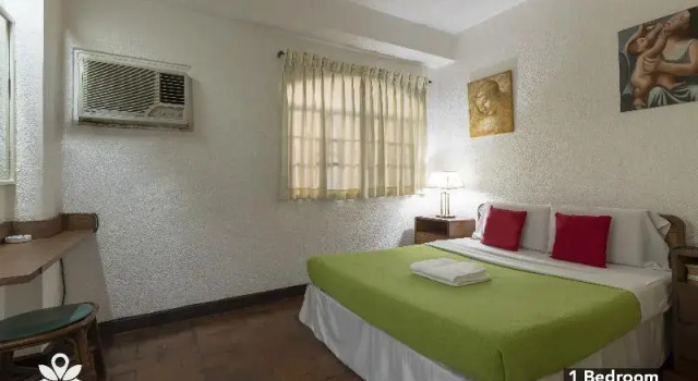 Двухместный номер Standard с балконом ZEN Rooms Broadway Court QC