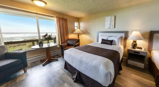 Четырёхместный номер Standard с видом на море Fireside Motel