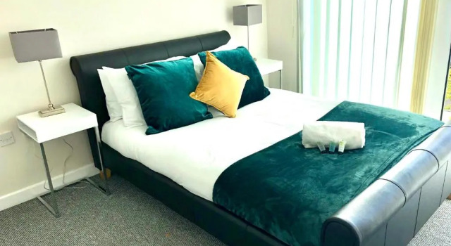 Апартаменты Deluxe Luxurious Hub MK City Apartment- With Free Underground Parking