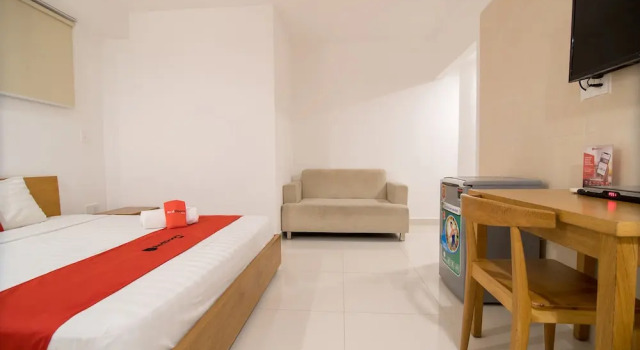 RedDoorz Plus near SECC D7
