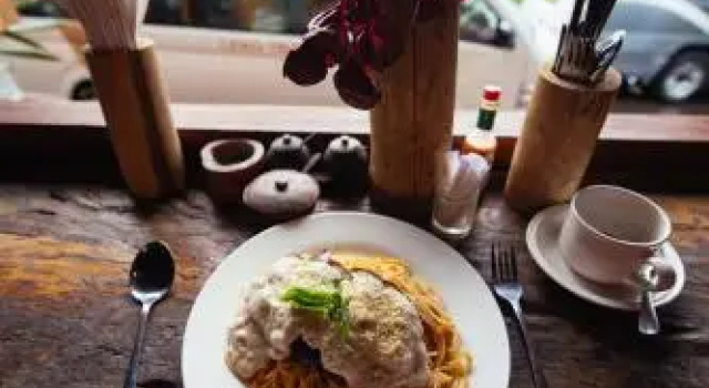 Chakra Backpacker Hostel & Vegetarian Bistro