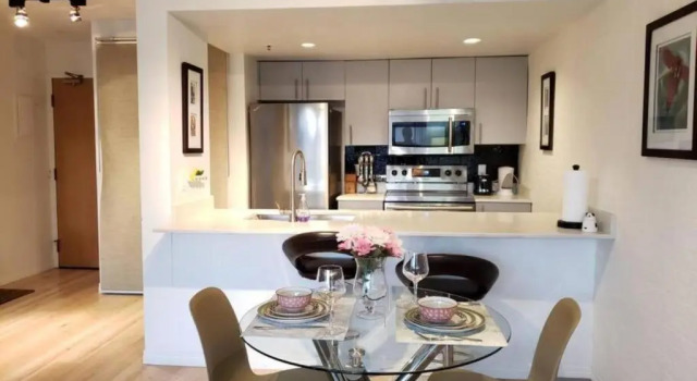 Апартаменты Perfect Upscale Location, Cozy 1 bdrm Unit