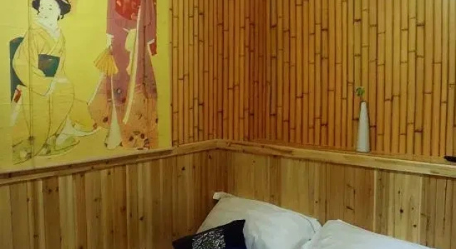Кровать в общем номере (женский номер) Rulian Time Theme Coffee Hostel