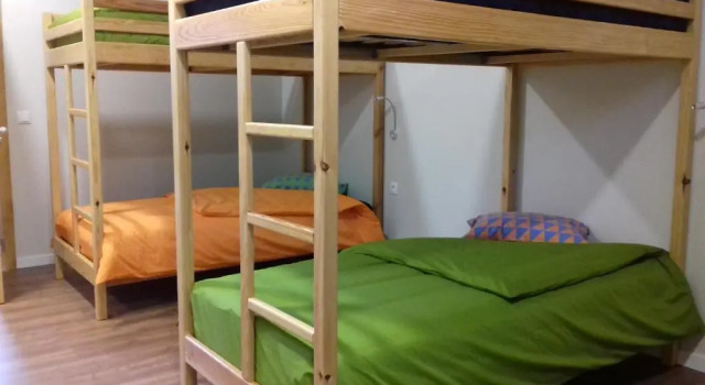 Кровать в общем номере Hostel Criativo do Sabugueiro