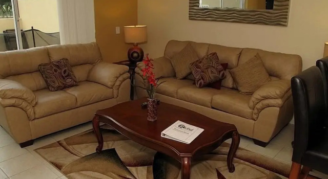 Beautiful 3 Bed 3 Bath Townhome With Lake View, Book Hotel Hoteller i Four Corners med pool, Swimmingpool