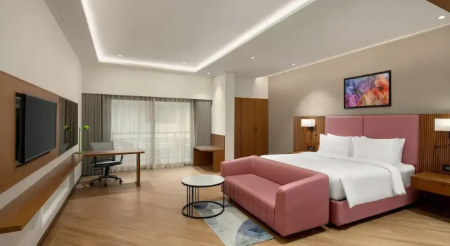 Полулюкс Ramada Encore by Wyndham Viramgam