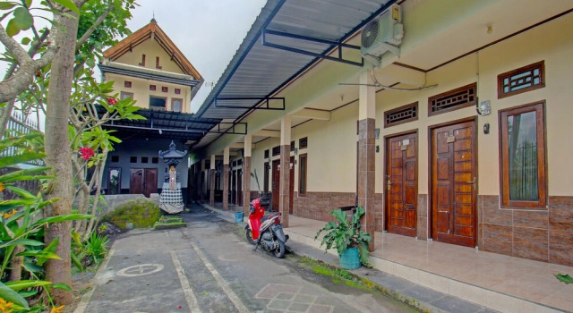 OYO 93295 Wisma Aluh AmbakNearPantai batu lima Asbullah tmbngn, Prenota Hotel Hotel a Kalimantan con parcheggio, Parcheggio