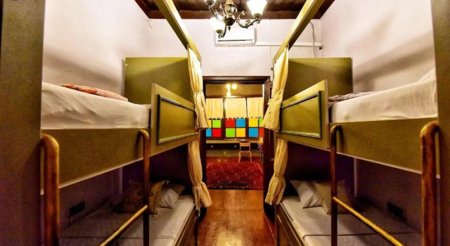 Кровать в общем номере Lords Hostel & Pub