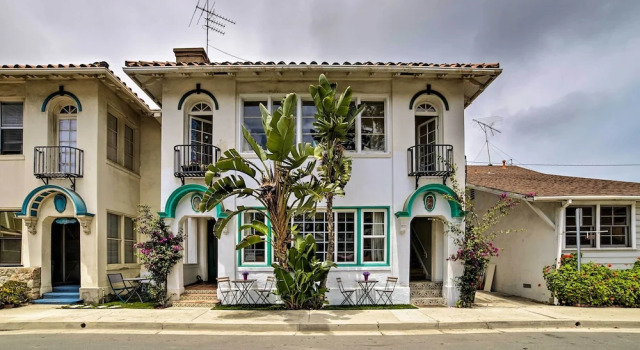 Charming Renovated Avalon Townhome, Walk to Beach!