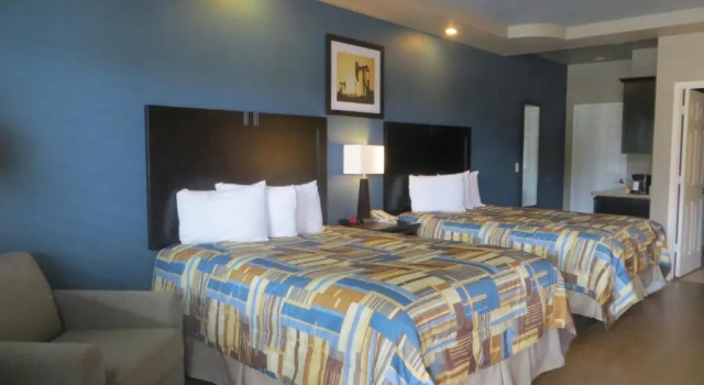 Четырёхместный номер Standard Black Gold Inn