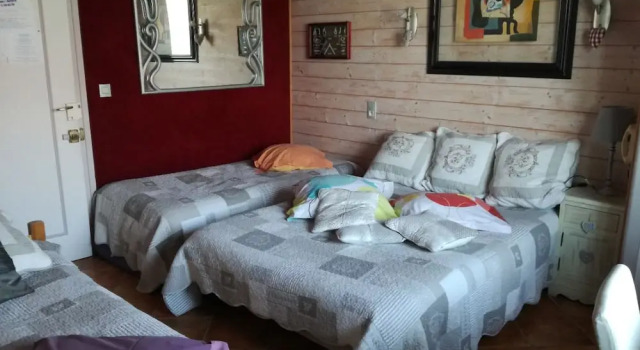 Четырёхместный номер Standard с балконом Weekend Hotel Les Pieds dans l'Eau
