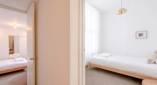 Апартаменты Stylish & Light Victorian 2BD Flat - Holland Park
