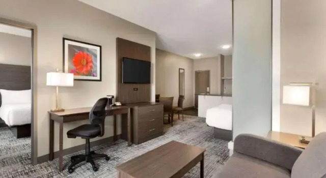 Двухместный люкс Days Inn & Suites by Wyndham Warman