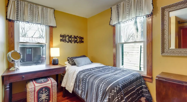 2 Mi to UA: Central Fayetteville Home w/ Patios, Prenota Hotel Fayetteville Northwest Arkansas