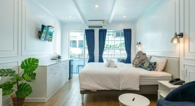 Люкс с балконом White Ivory Bed And Breakfast