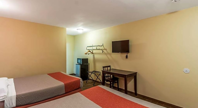 Четырёхместный номер Standard Motel 6-Blythe, CA - South