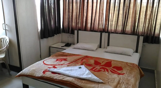 Hotel Bhola, Забронировать Отель Отели Чинчивад с парковкой, Парковка