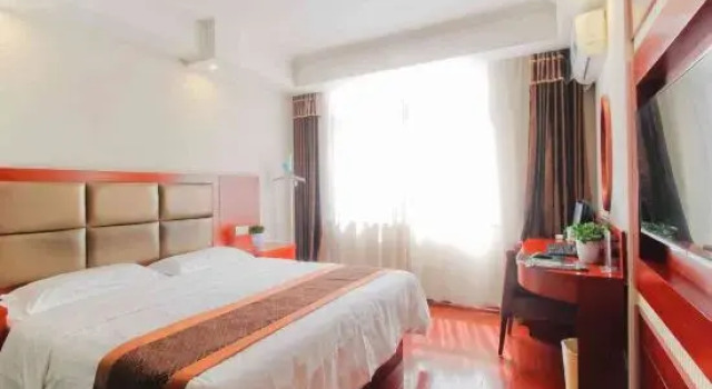 Номер Deluxe GreenTree Inn HeFei LongChuan Road South Hefei Railway Station Business Hotel