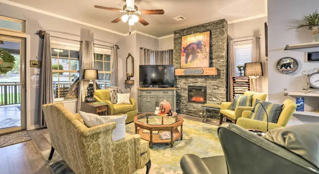 'bearadise Bungalow' ~ 2 Mi to Magnolia Market!, Boek Hotel Hotels in Waco met parkeren, Parkeren