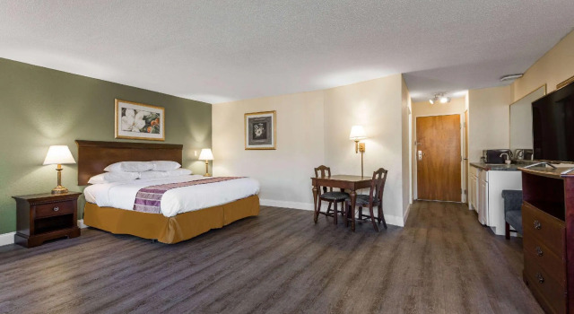 Двухместный номер Standard Days Inn & Suites by Wyndham Rocky Mount Golden East