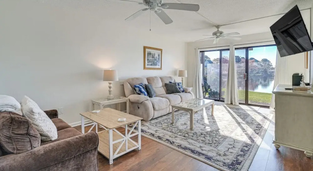 3 Mi to Surfside Beach & Pier: Townhome w/ Balcony, Забронировать Апартаменты/квартира Апартаменты Южной Каролины, Апартаменты/квартира