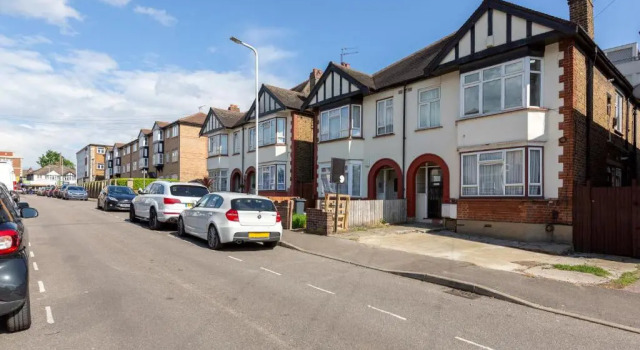 Charming 3-bed Apartment in Romford, Забронировать Апартаменты/квартира Отели Большого Лондона с парковкой, Парковка