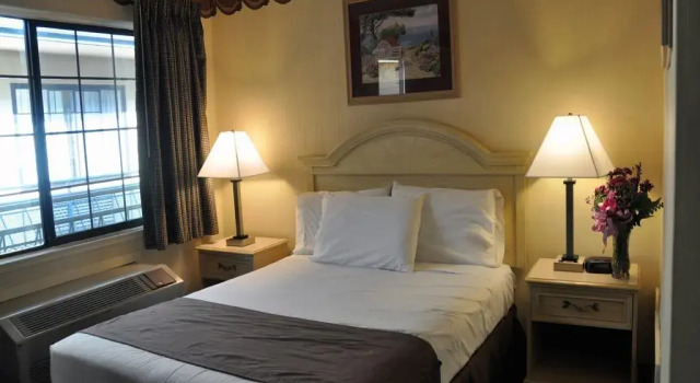 San Francisco Inn, Забронировать Мини-отель Мотели Сан-Франциско, рядом с Новый консерваторно-театральный центр, Мотель