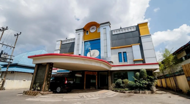 RedDoorz Plus near Universitas Lambung Mangkurat, Book Hotel Banjarmasin 