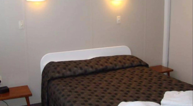 Colonial Cottage Motel