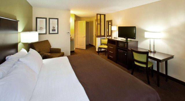 Двухместный номер Standard AmericInn by Wyndham Fairfield