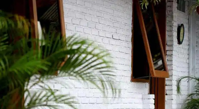 Villa Enggal, Book Villa Hoteller i Cibogo med parkering, Parkering