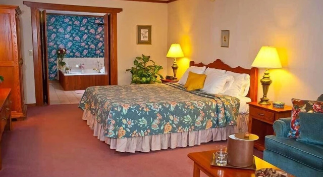 Полулюкс Bavarian Inn Motel