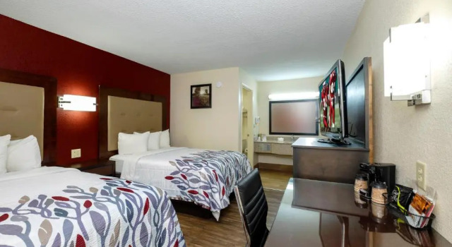 Четырёхместный номер Deluxe Red Roof Inn Columbus, MS