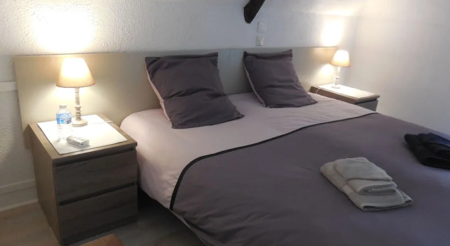 Le Clos des Archers, Book Bed and Breakfast Laveyssiere Aquitaine