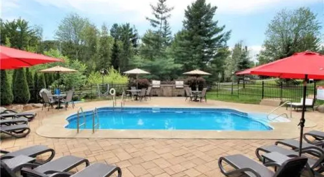 Condo Le Champlain 205, Varaa Hotelli Ski Bromont Bromont