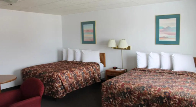 Четырёхместный номер Standard Budget Host Crestview Inn