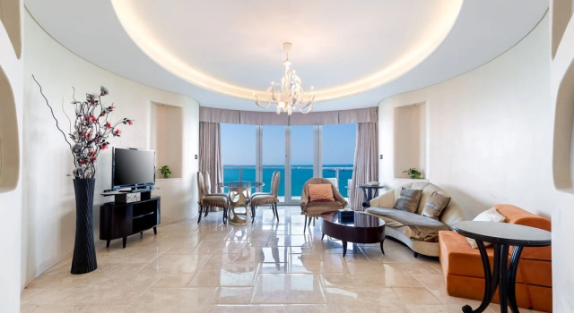 Номер Deluxe с 2 комнатами с балконом и с видом на море Yuejia Sea Apartment Phoenix Island