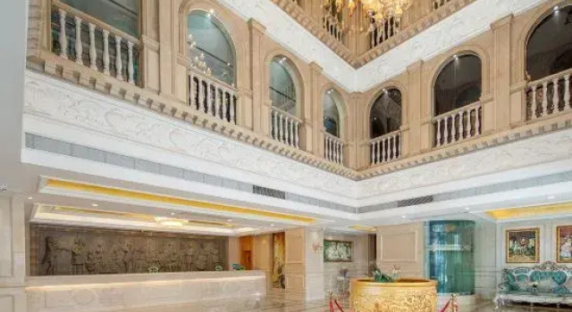 Vienna Hotel (Kunming Dianchi Dounan Flower Market Jingui Street Subway Station), Rezerwuj Hotel Hotele w Kunming z parkingiem, Parking