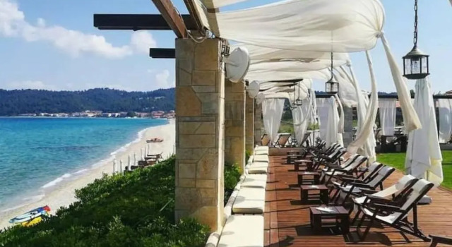 Коттедж Luxury maisonette 250m from the sea