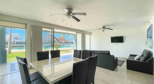 Коттедж Find Peace at a Modern Ground Floor Condo