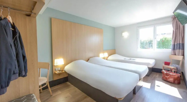 Трёхместный номер B&B HOTEL PERPIGNAN Nord Aéroport